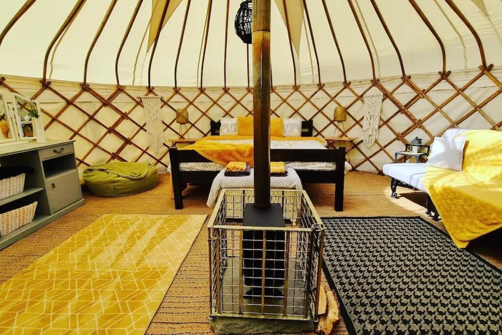 Hotel Bronfelen Yurt Cynghordy Exterior foto